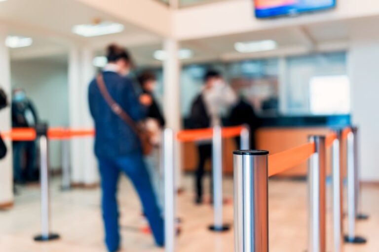 Cómo validan los bancos a contribuyentes exentos del IDE e IVA