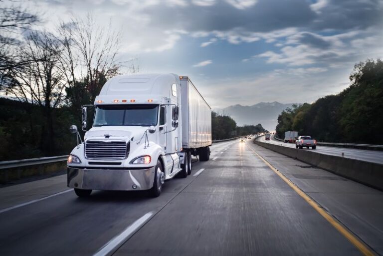 Régimen Simplificado de los autotransportes de carga y pasajeros: requisitos y beneficios