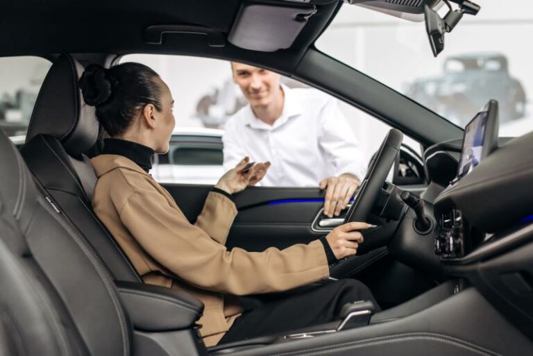 ¿Se puede deducir para ISR la compra de automóvil con factura endosada?
