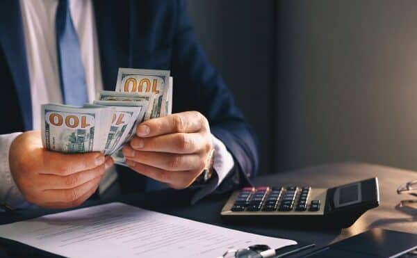 Fluctuación cambiaría en operaciones con facturas en dólares