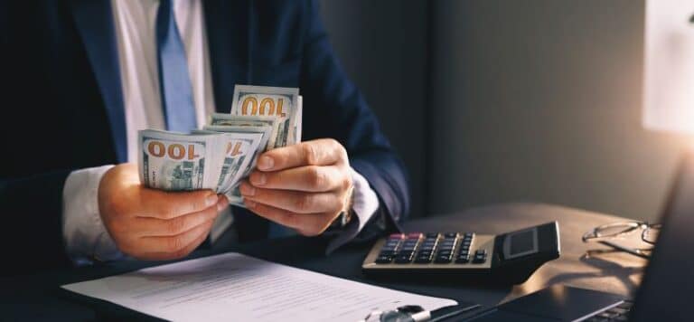 Fluctuación cambiaría en operaciones con facturas en dólares