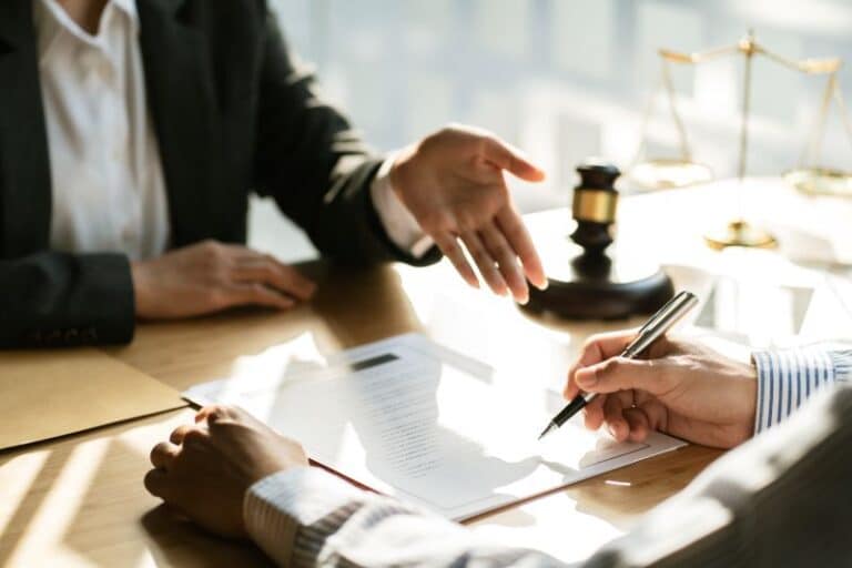Impacto de la transparencia fiscal y las LLC en el RESICO